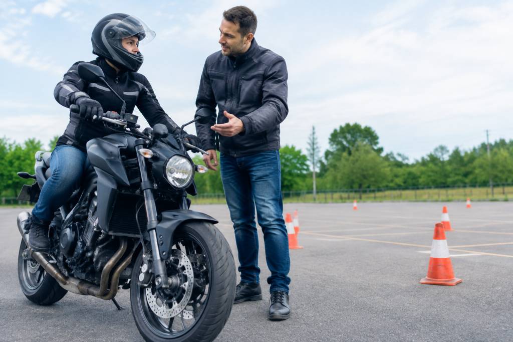Permis moto en accéléré prix : budget, formation et équipements à prévoir
